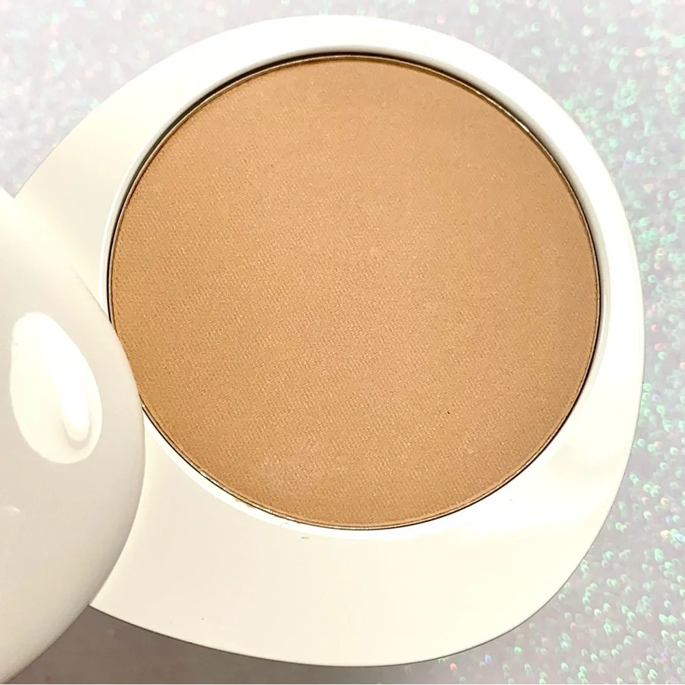 Lilah b Foundation b Classic BNIB